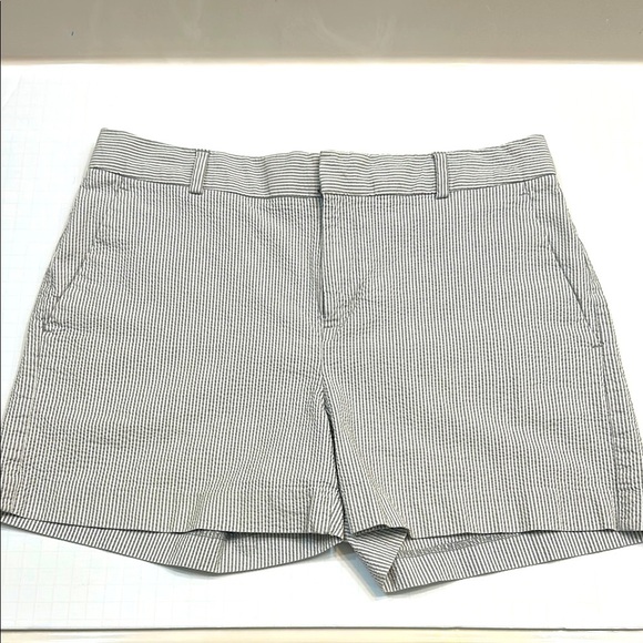 Banana Republic Pants - Banana Republic Size 6 Striped Gray Women's Shorts
